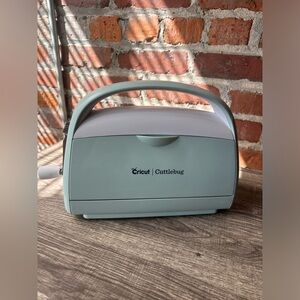 Cricut Cuttlebug Machine